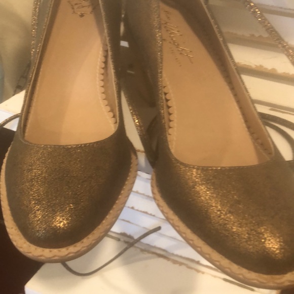 Anthropologie size 6 leather lace up shoe - Picture 3 of 9